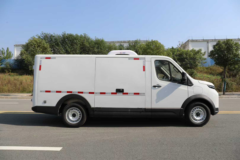 江淮萬寶路純電動面包冷藏車小型廂式冷凍車圖片3