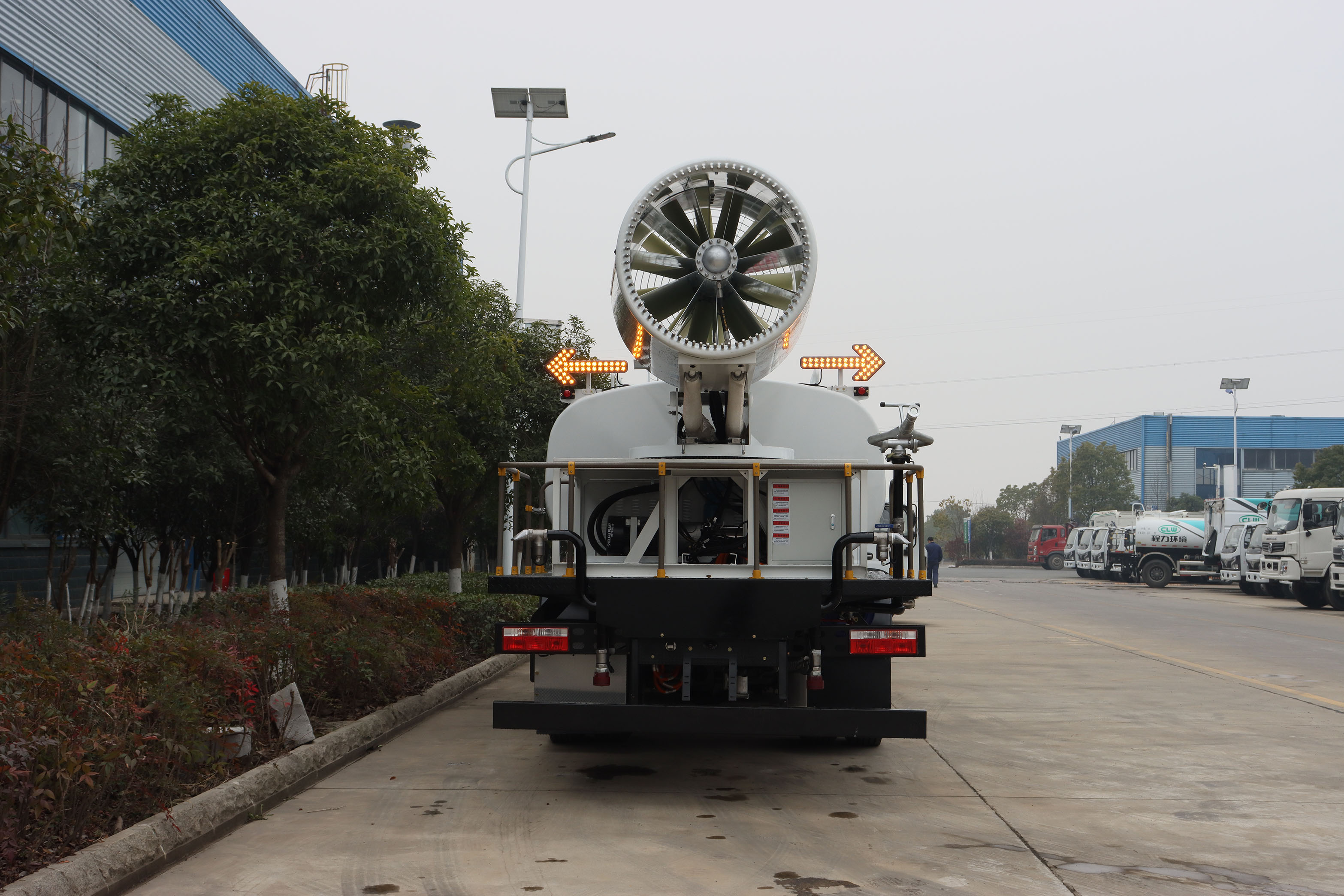 程力壹為10方純電動(dòng)多功能抑塵車(chē)圖片5