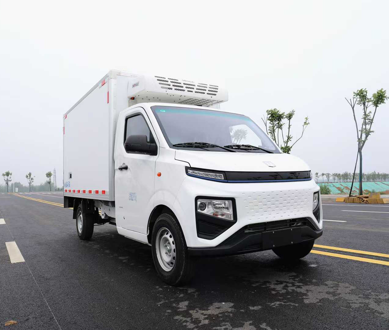 吉利?F1E 純電動(dòng)箱式冷藏運(yùn)輸車(chē)F類(lèi)