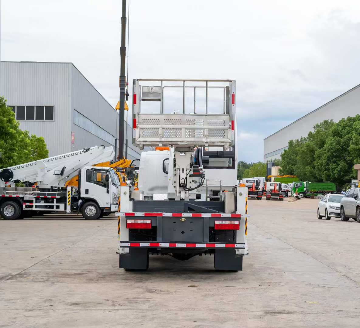 一汽解放18米直臂高空作業車伸縮臂折臂高空平臺圖片5