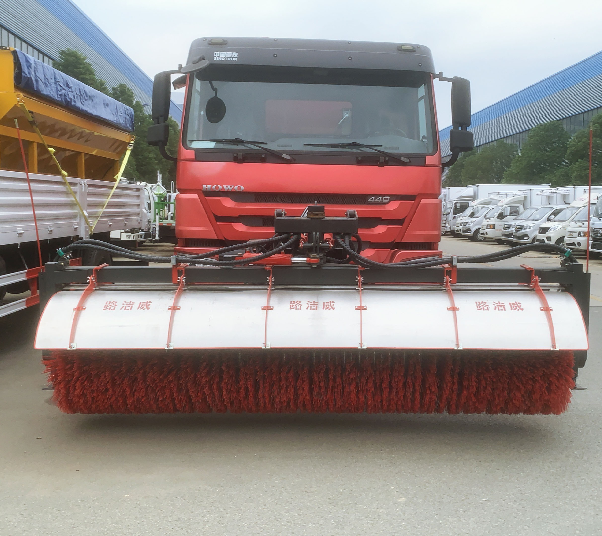 重汽豪沃后雙橋破冰除雪車,加裝撒布機,可配雪鏟雪滾圖片2