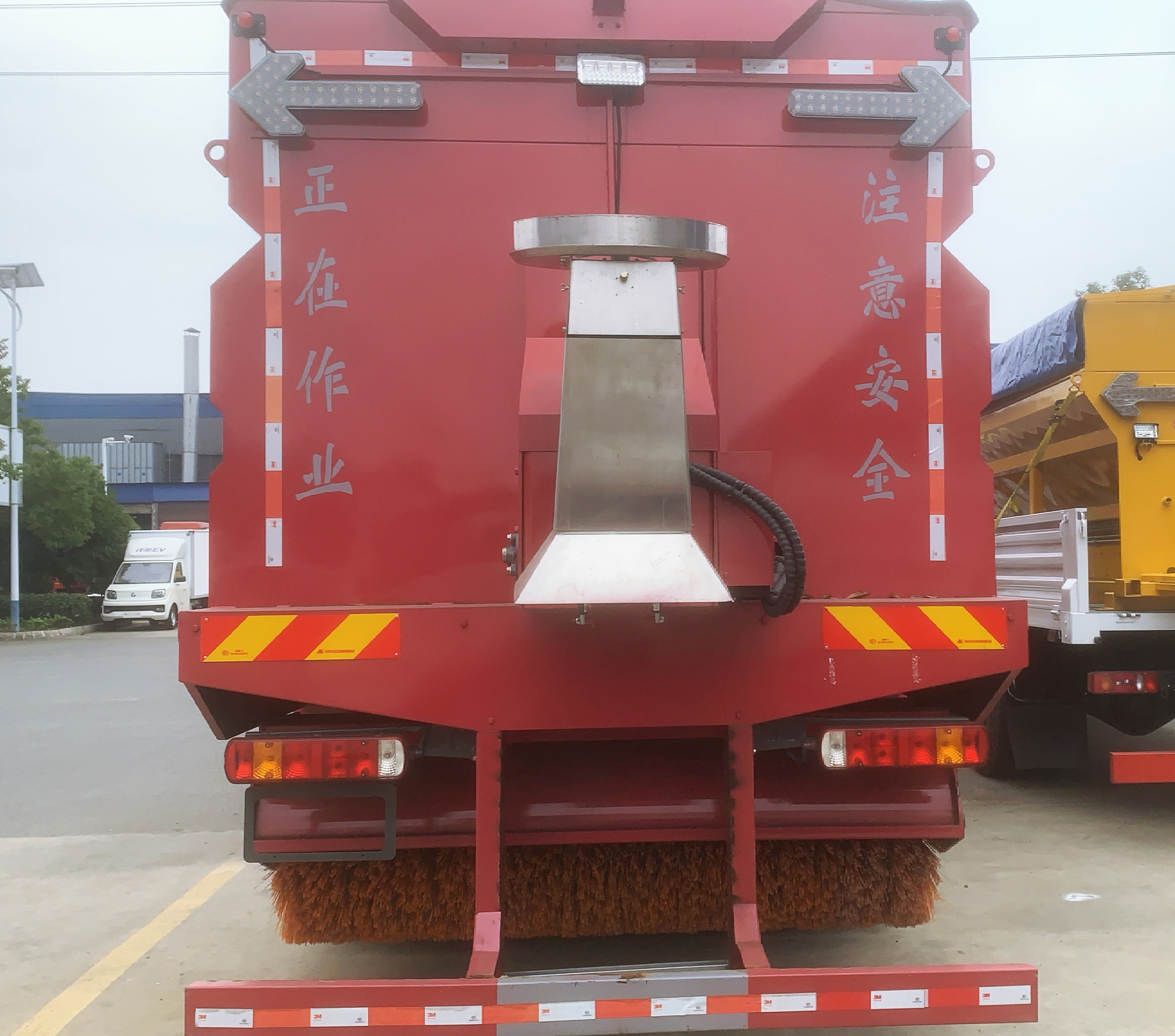 重汽豪沃后雙橋破冰除雪車,加裝撒布機,可配雪鏟雪滾圖片5