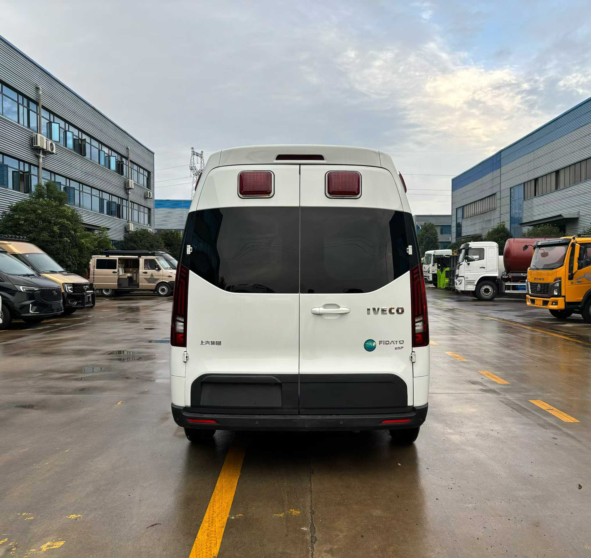 依維柯7-9人高端商務運兵車圖片4